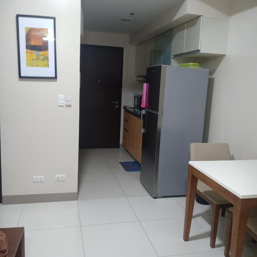 One Uptown Opposite Of Grandhyatt Hotel Manila Taguig City Экстерьер фото