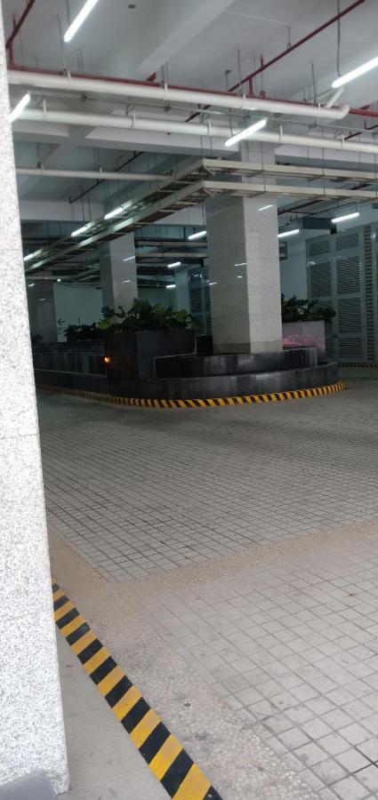 One Uptown Opposite Of Grandhyatt Hotel Manila Taguig City Экстерьер фото