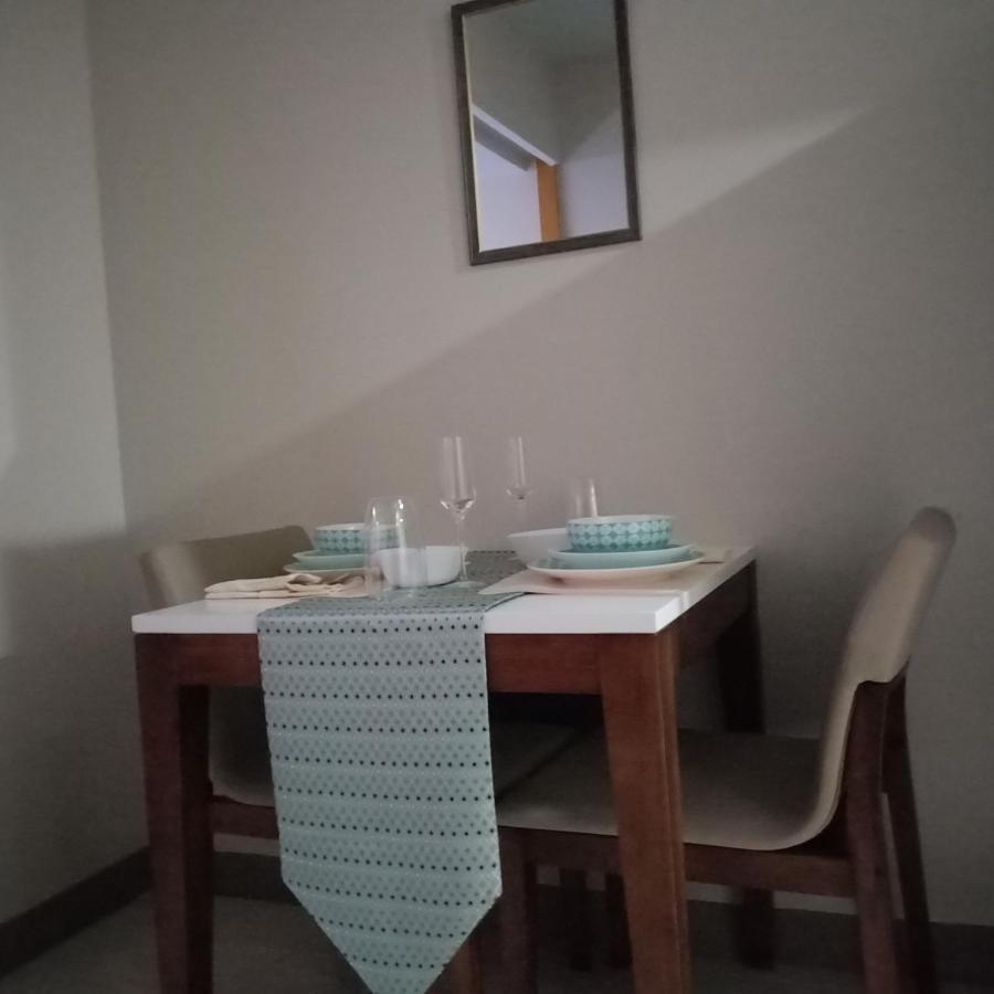 One Uptown Opposite Of Grandhyatt Hotel Manila Taguig City Экстерьер фото