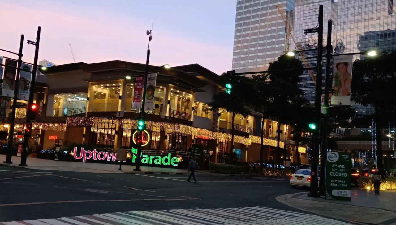 One Uptown Opposite Of Grandhyatt Hotel Manila Taguig City Экстерьер фото