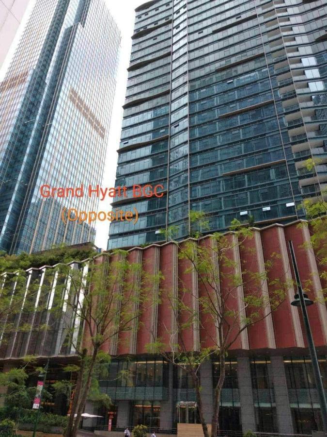 One Uptown Opposite Of Grandhyatt Hotel Manila Taguig City Экстерьер фото